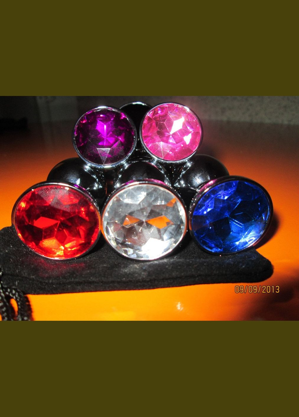 Металлическая анальная втулка S с малиновым камнем в чехле 7.5*2.8 см маленькая No Brand (340914381)