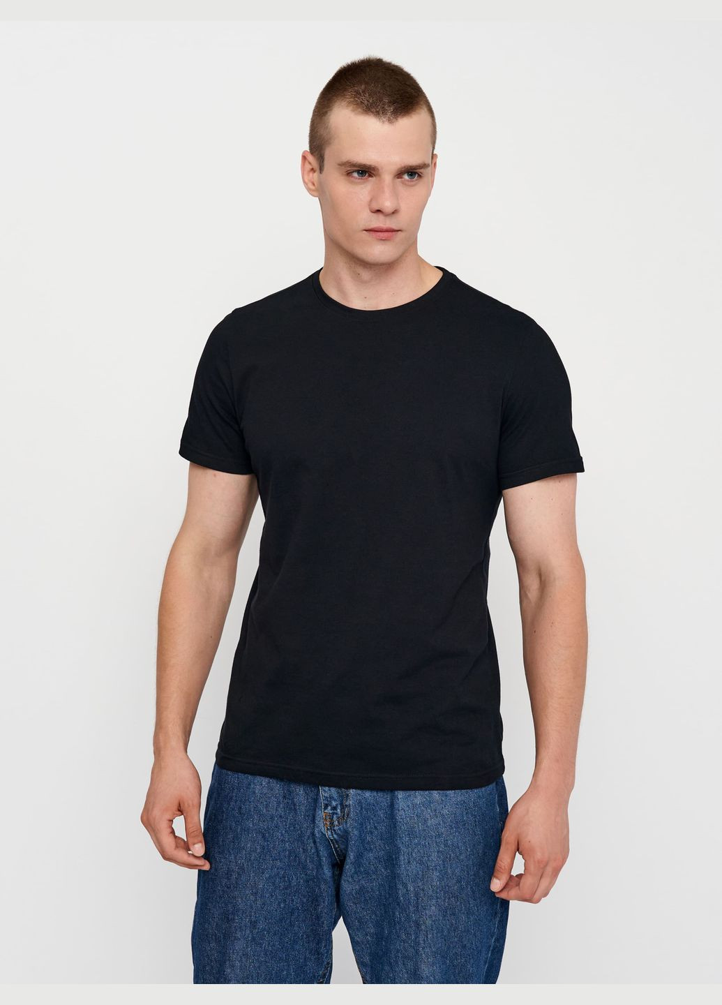 Чорна футболка для чоловіків базова з коротким рукавом Роза