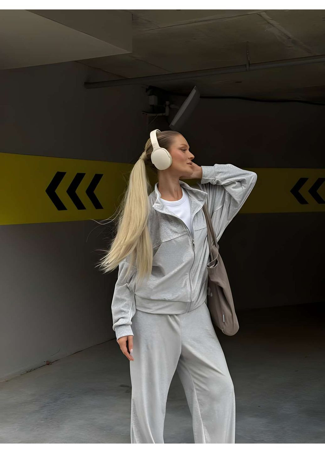 М'який велюровий спортивний костюм штани + кофта на змійці, жіночий костюм з велюру на літ... Україна (355059412)