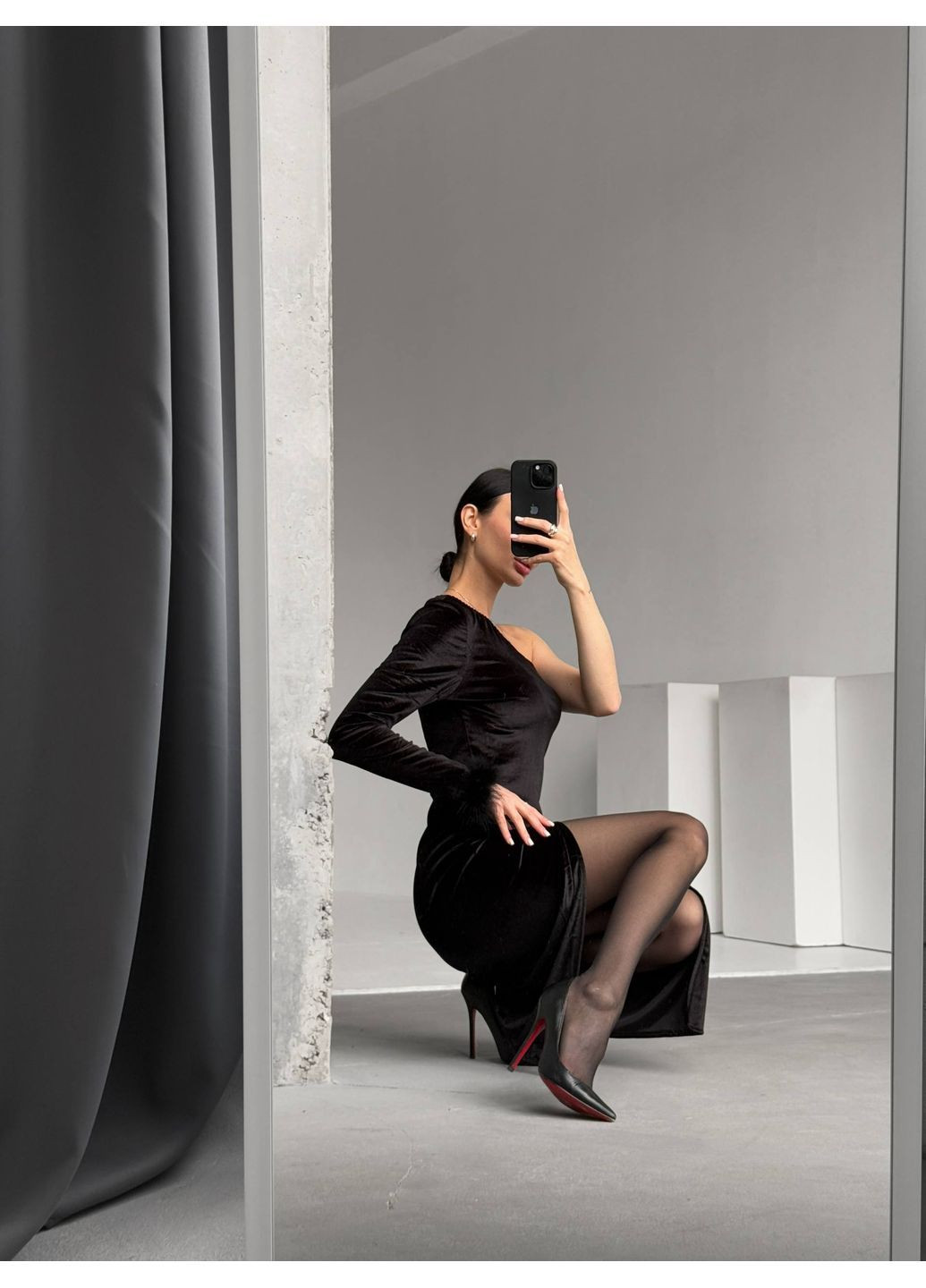 Чорна вечірня сукня жіноча Гермес однотонна