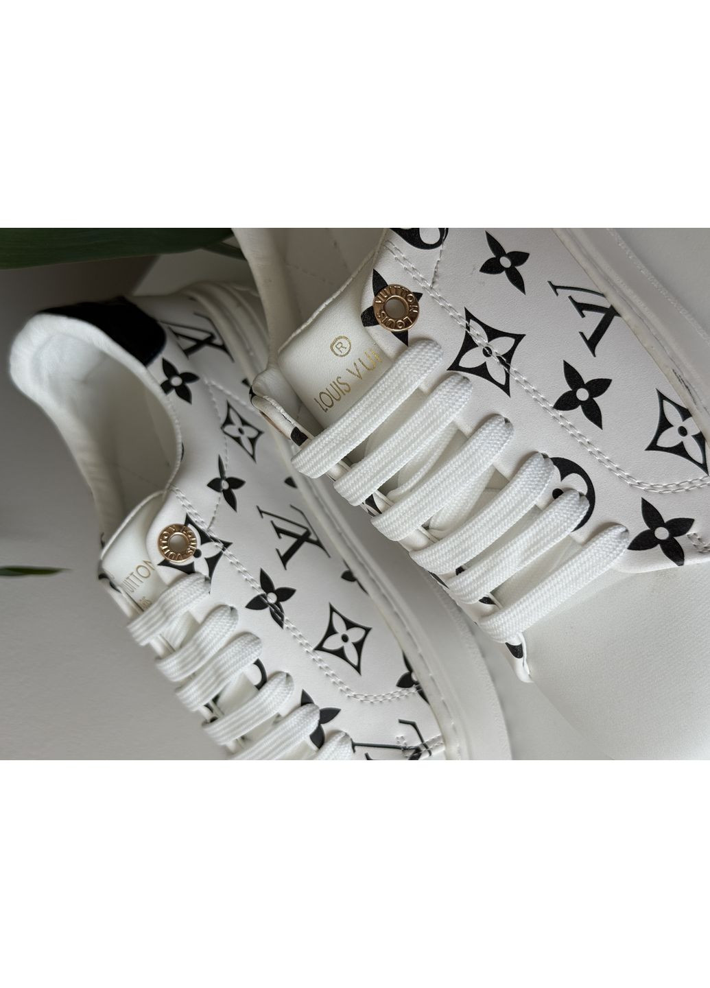 Кросівки жіночі Louis Vuitton Trainer Time Out Monogram Blanc white | Луї Віттон білі No Brand білі демісезони (366576480)