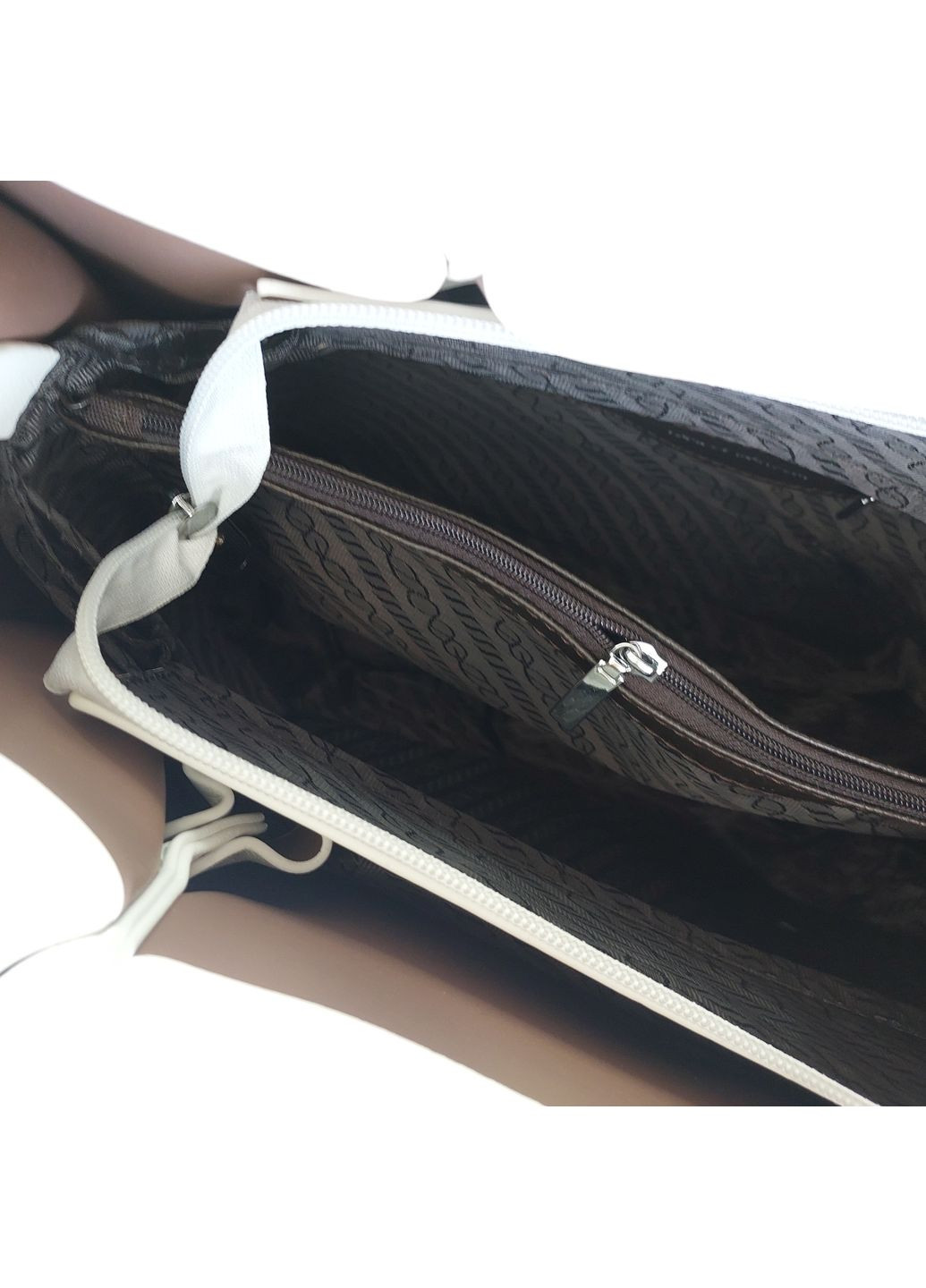 Сумка женская с двумя короткими ручками и ремешком на два отделения белого цвета Karlos Marconi (335821295)