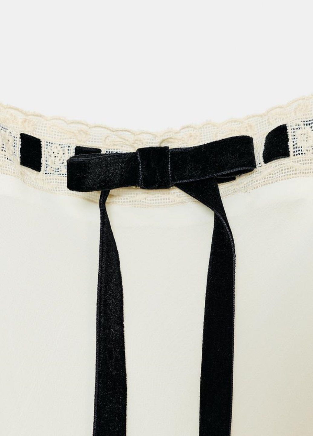 Молочна блузa Zara