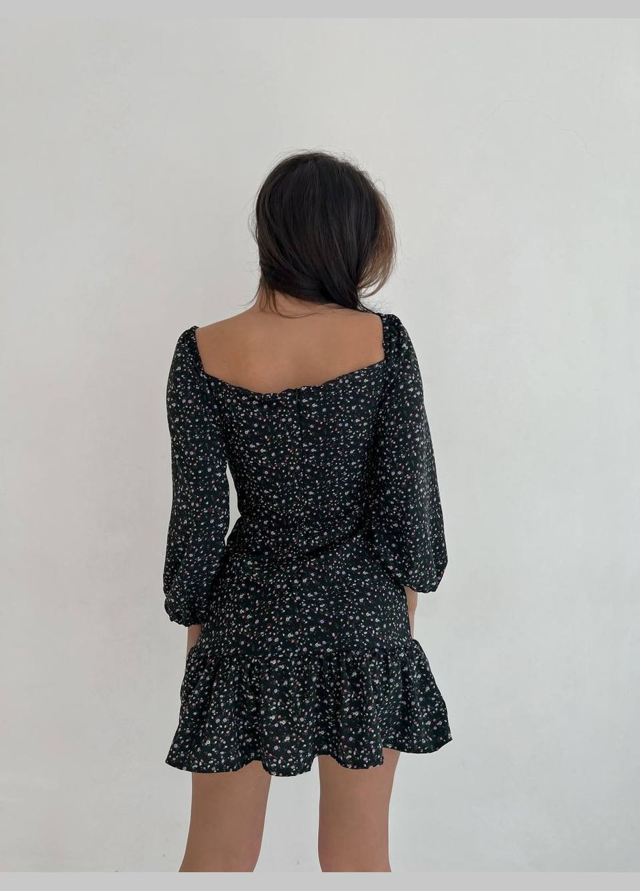 Чорна красива коротка літня сукня із софту в квітковому принті з відкритим декольте, сукня з довгим рукавом та вирізом під грудьми No Brand