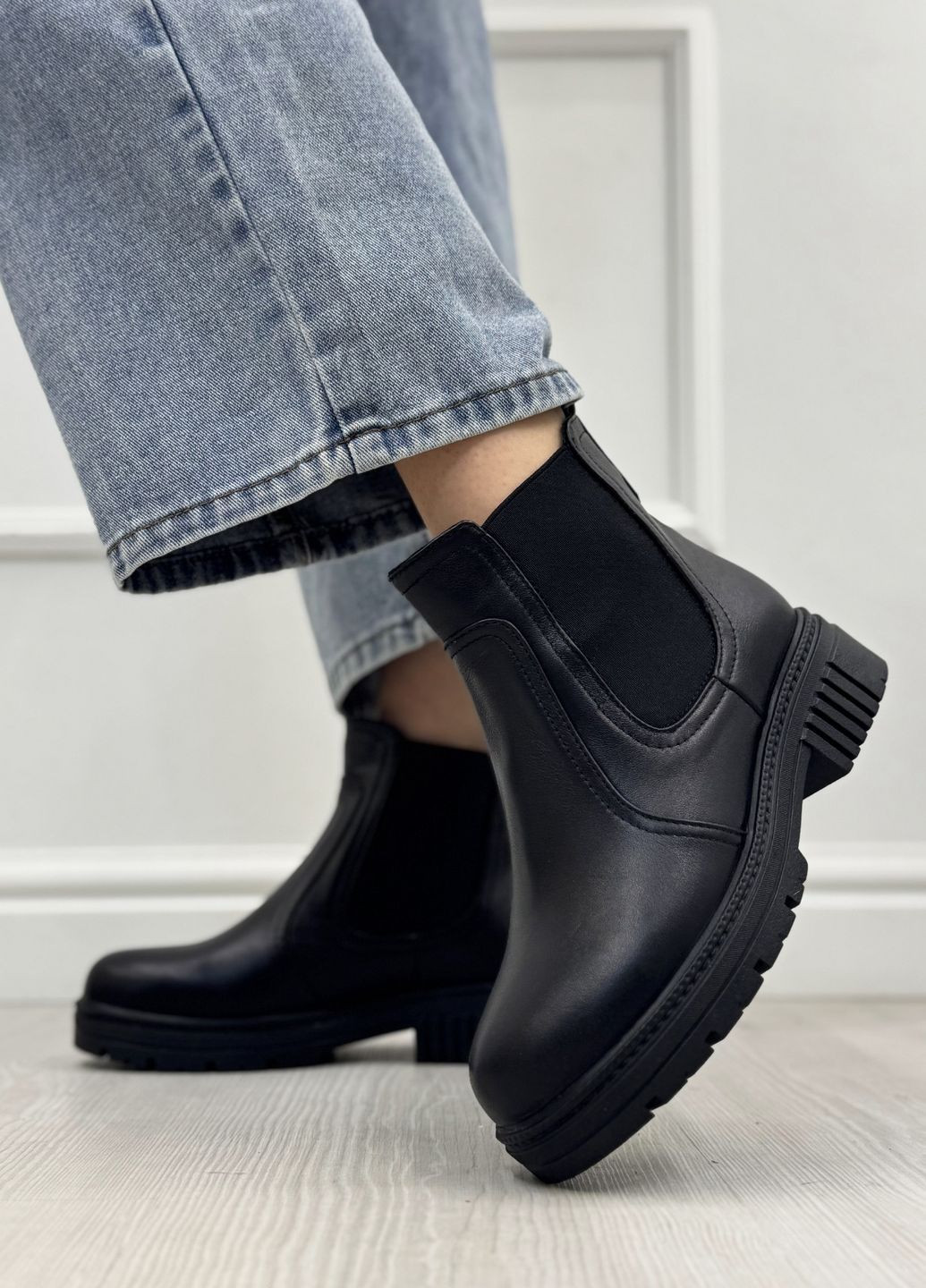 Осенние челси черные кожаные женские. демисезонные челси Vasha para без декора