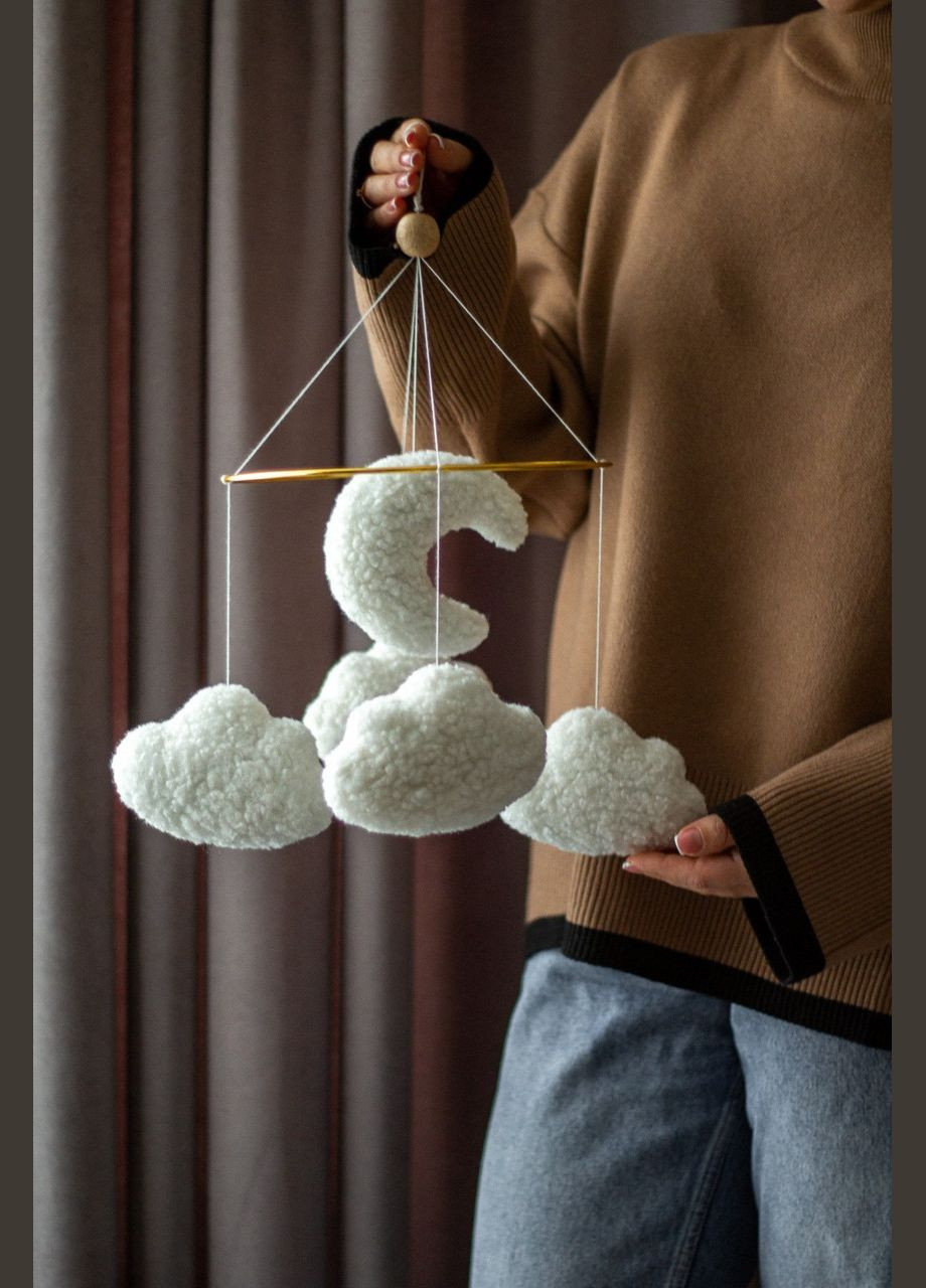 Дитячий мобіль на ліжечко для немовлят ручної роботи WooolyWool «Хмари букле» No Brand (342757931)