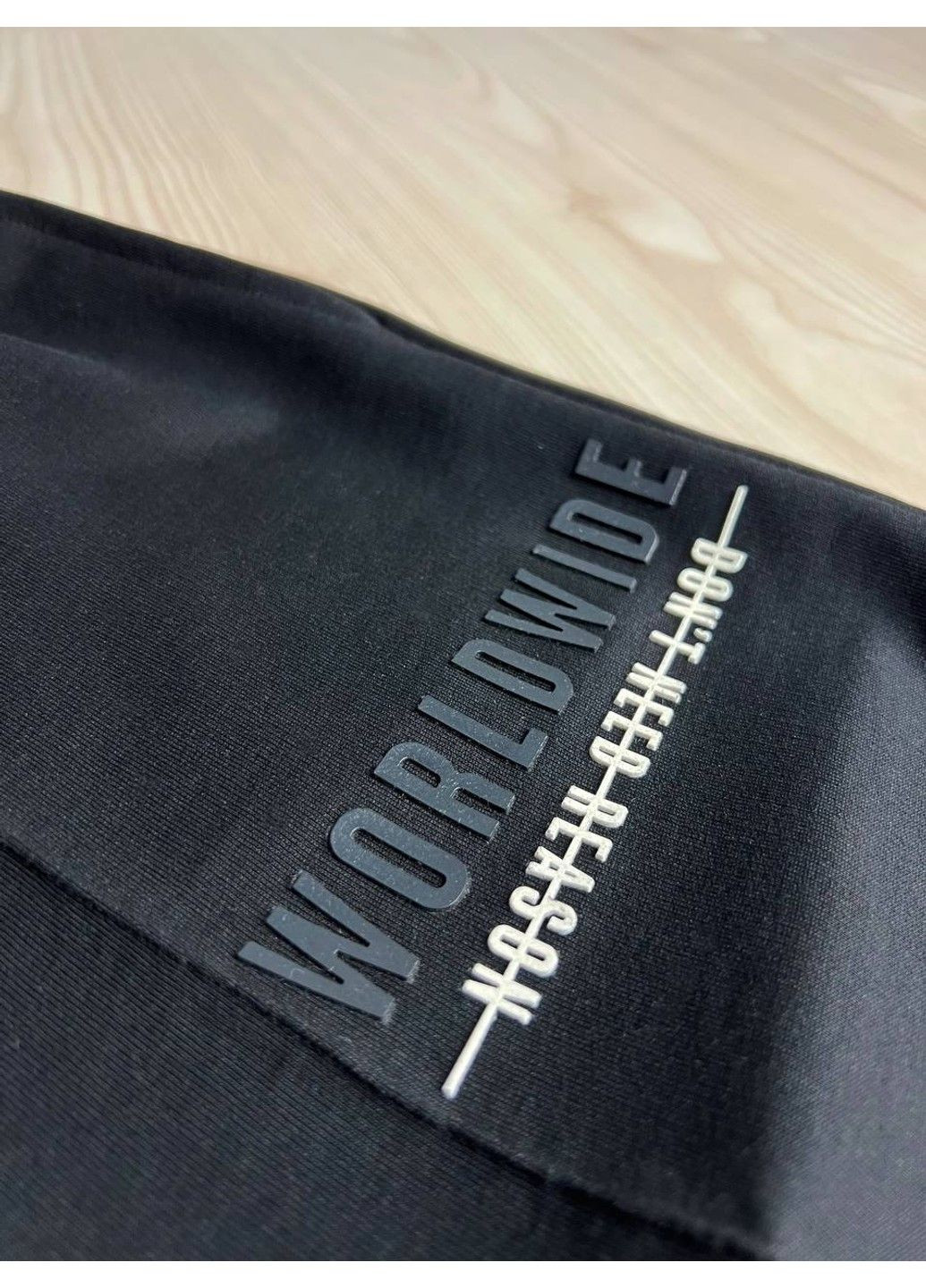 Костюм женский 101216 оверсайз футболка с джогерами со швом и надписью черный CAPPITONE (329039760)