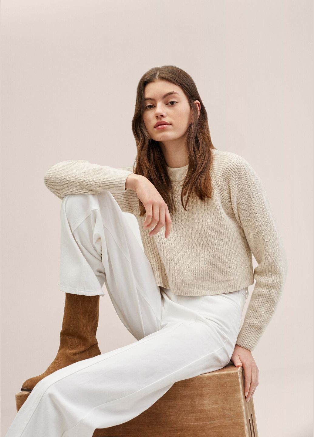 Бежевий демісезонний вʼязаний укорочений светр джемпер базовий джемпер Mango