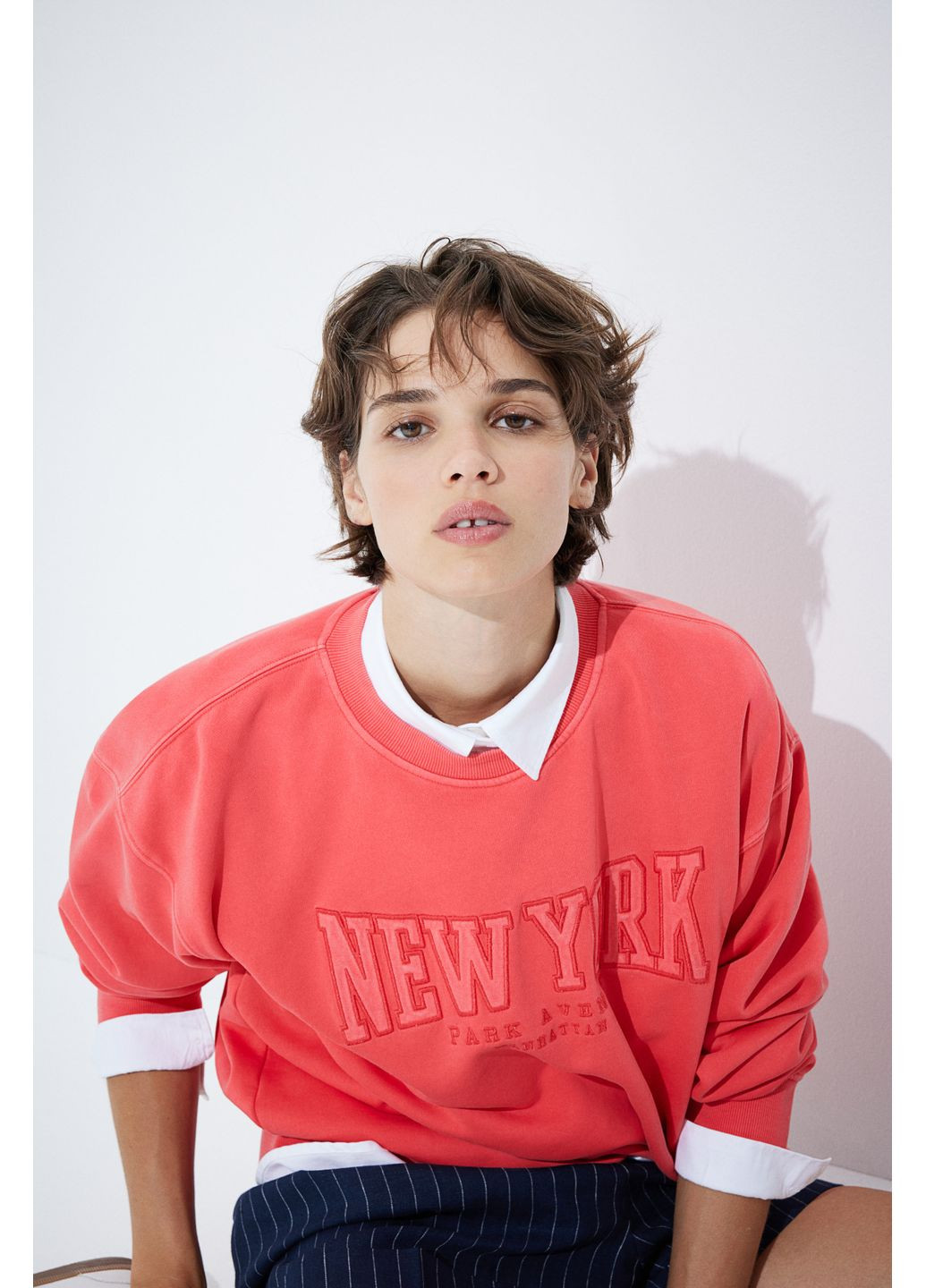 Красный свитшот из хлопка H&M однотонный (369552281)