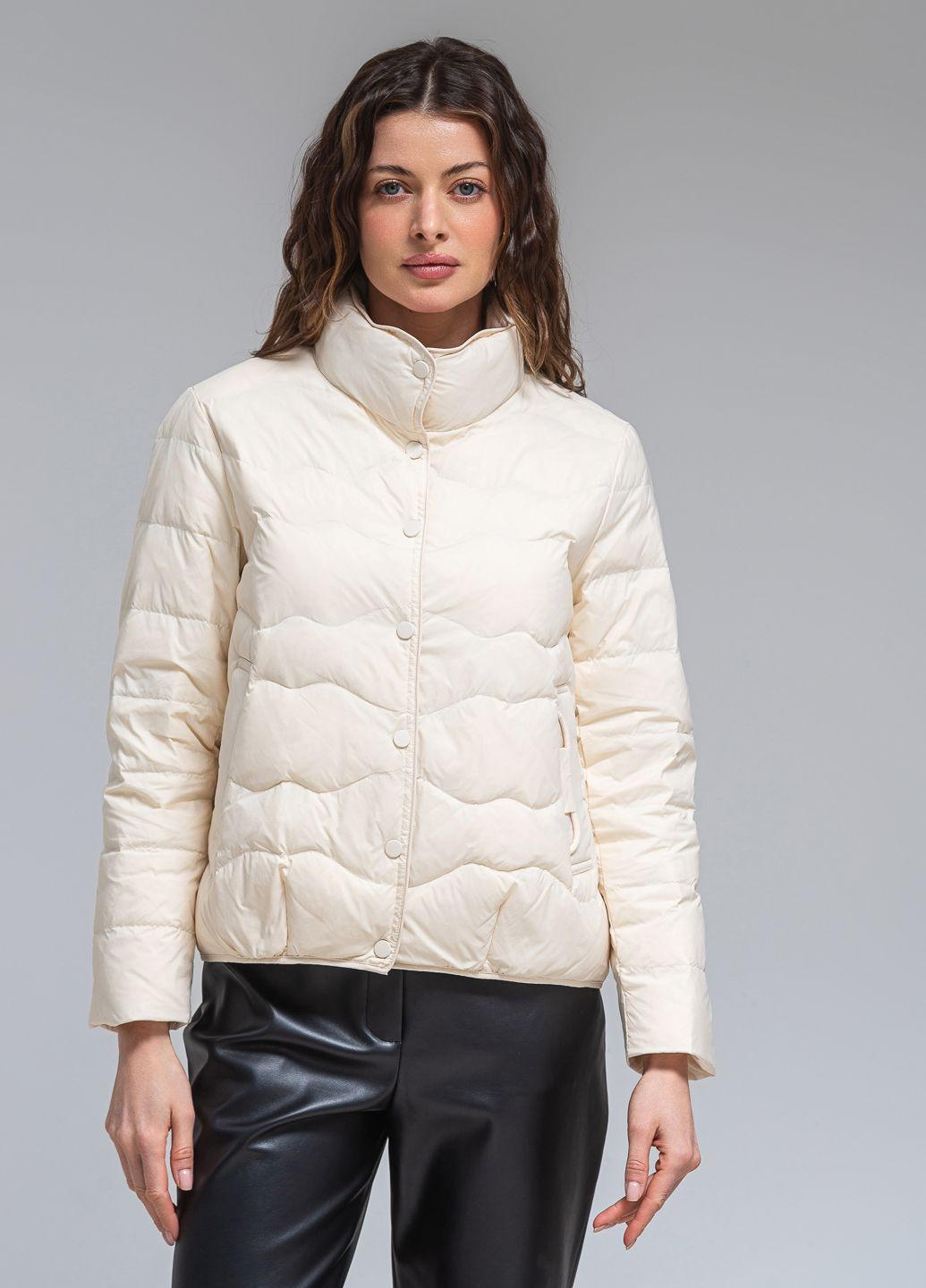 Молочная демисезонная ультралегкая пуховая куртка -wear модель 82403 Viva