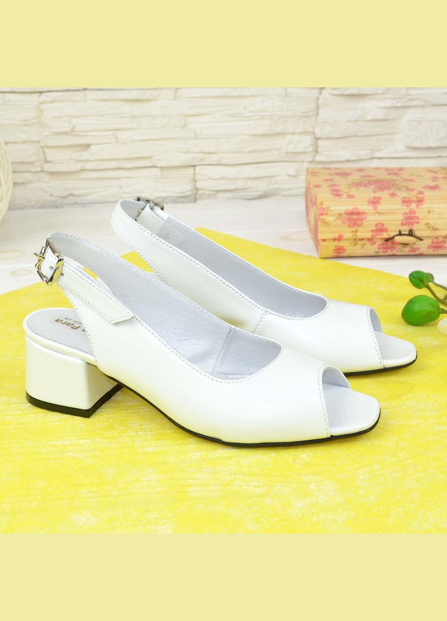 Белые босоножки женские кожаные на невысоком каблуке,. 39 размер Vasha para с ремешком