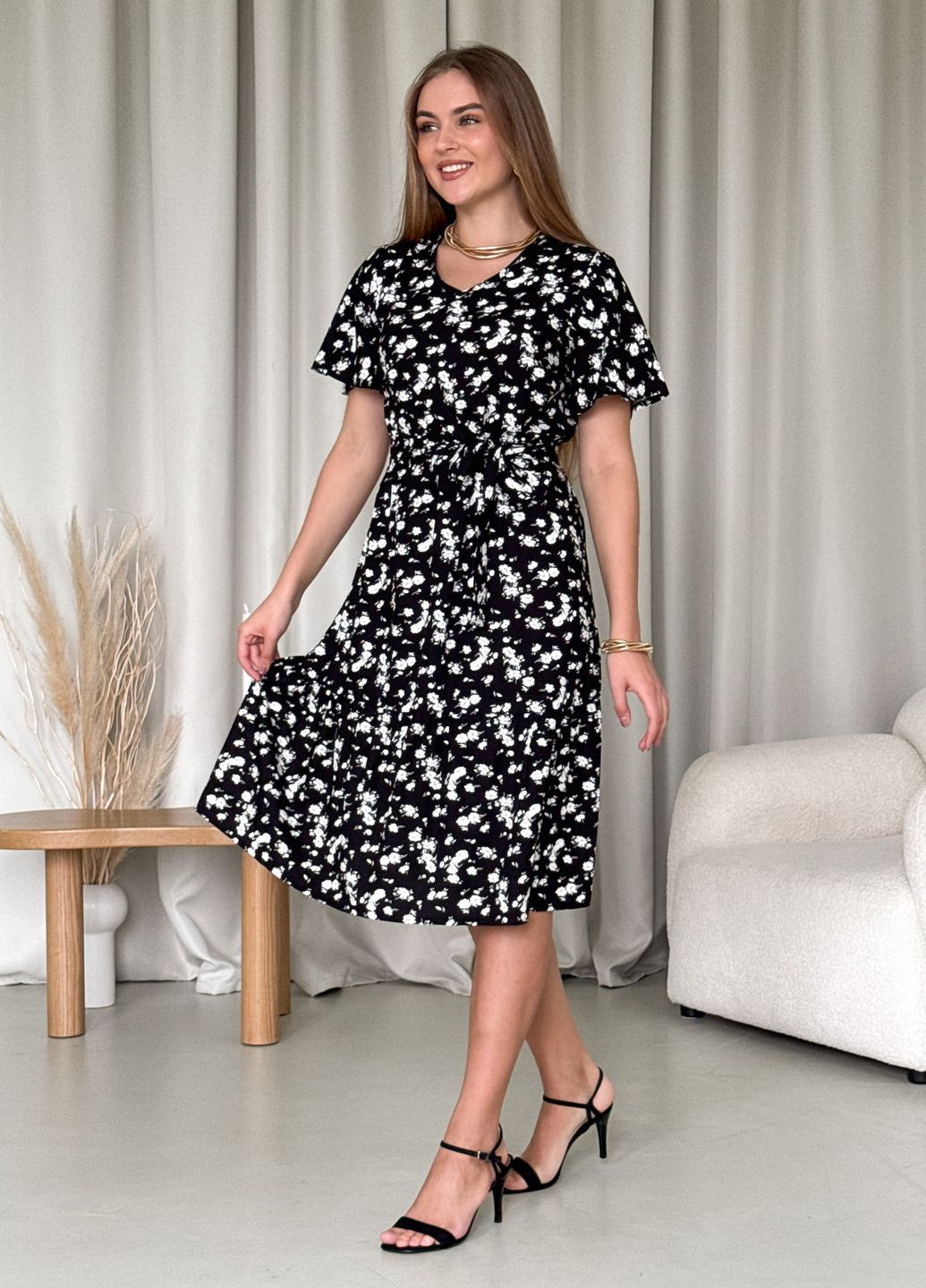 Черное пляжное, повседневный, кэжуал летнее свободное платье с пояском а-силуэтное из штапеля в цветочек клеш, а-силуэт Merlini с цветочным принтом