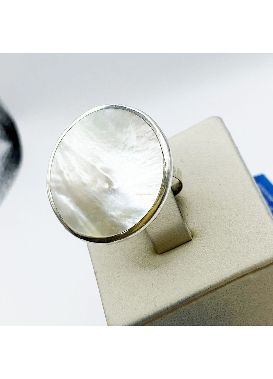 Каблучка срібна з перламутром 16,5 5,06 г No Brand (370142325)