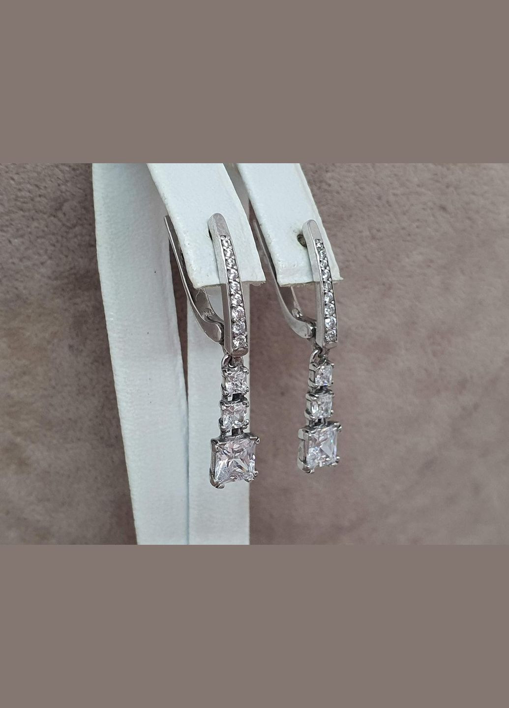 Серебряные серьги АНТУРИУМ с фианитами. 2993/9Р-CZ AGNI (323641019)