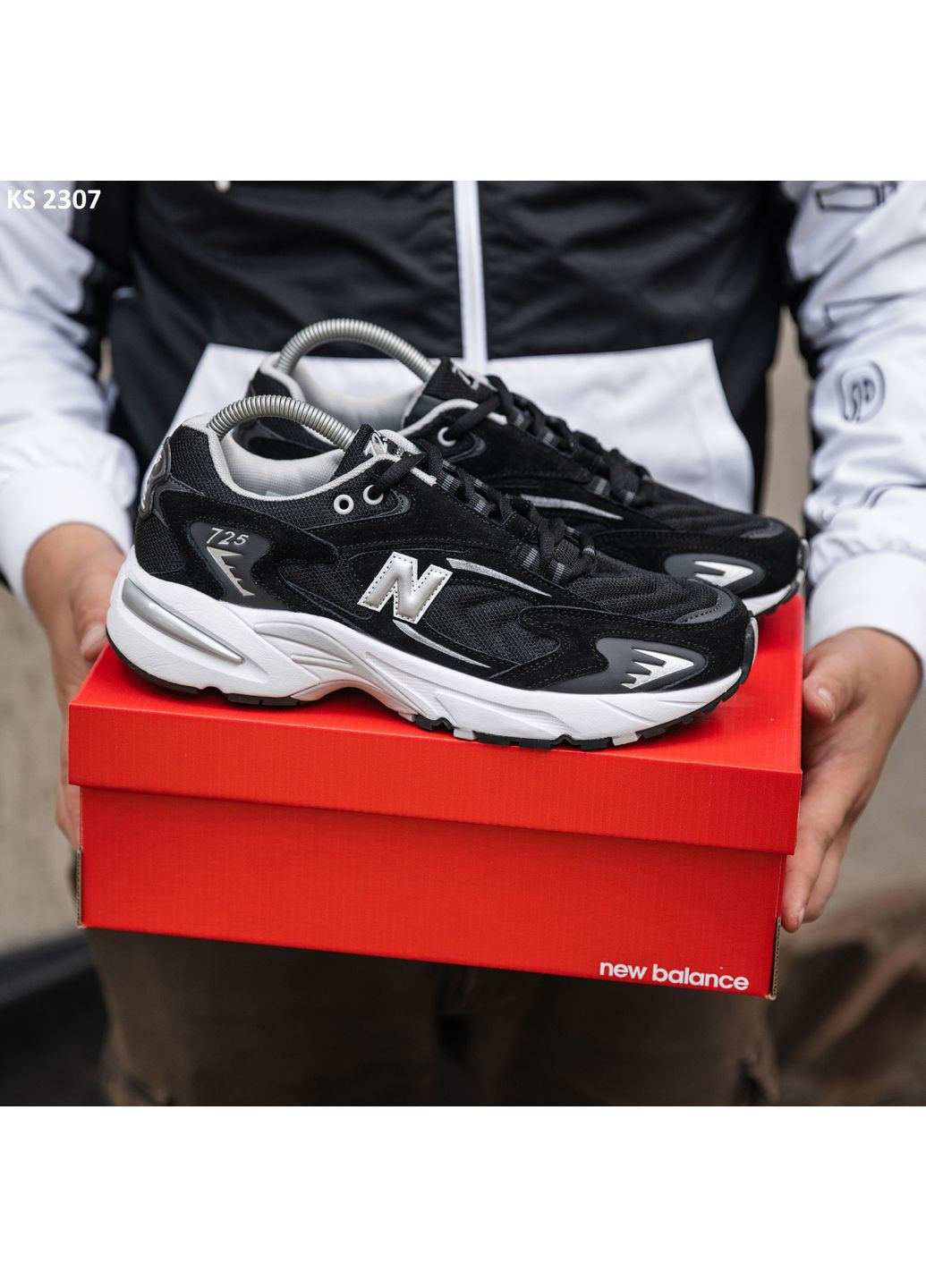 Черные демисезонные кроссовки мужские new balance 725 black / white нью беланс 725 No Brand