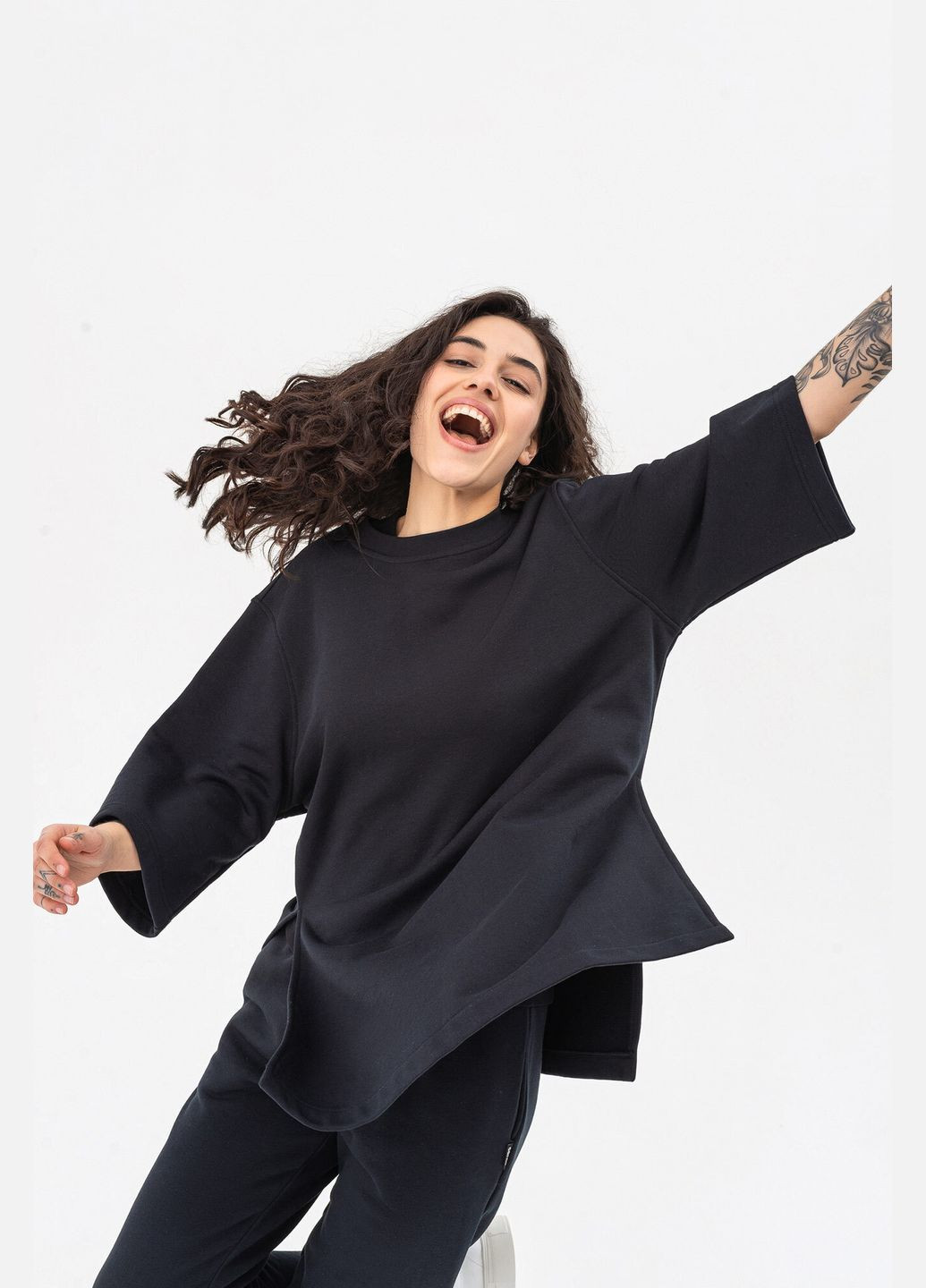 Футболка з подовженим рукавом RUBI чорна Garne - (292553432)