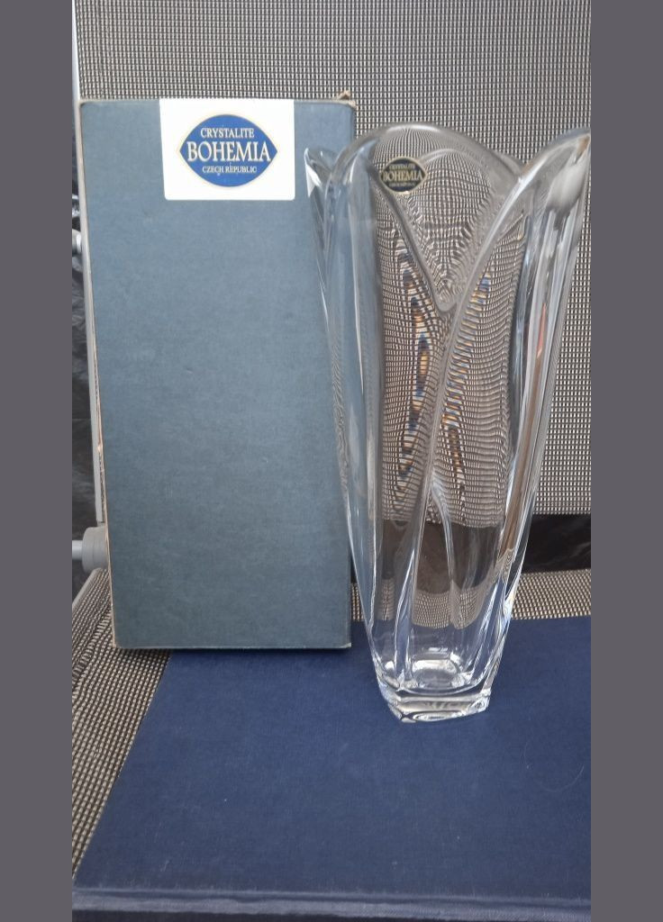 Ваза скляна Globus 255 мм (8KE64/99M87/255) Bohemia (334006672)