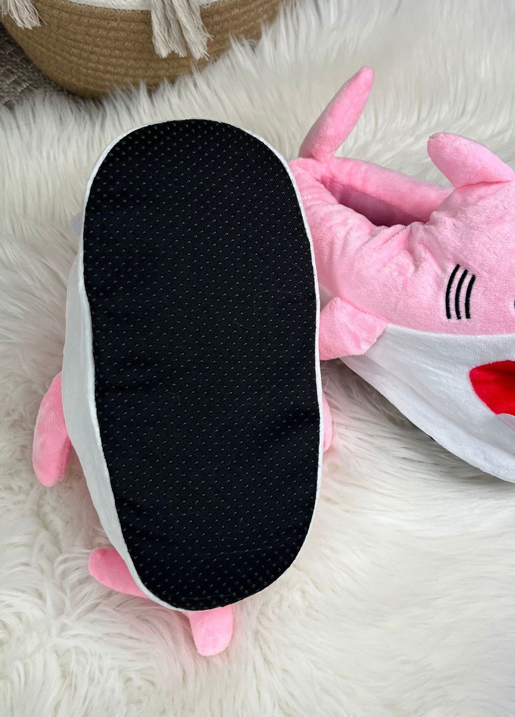 Розовые плюшевые тапочки акула с объёмной мордочкой и нескользящей подошвой мужские My Kigu