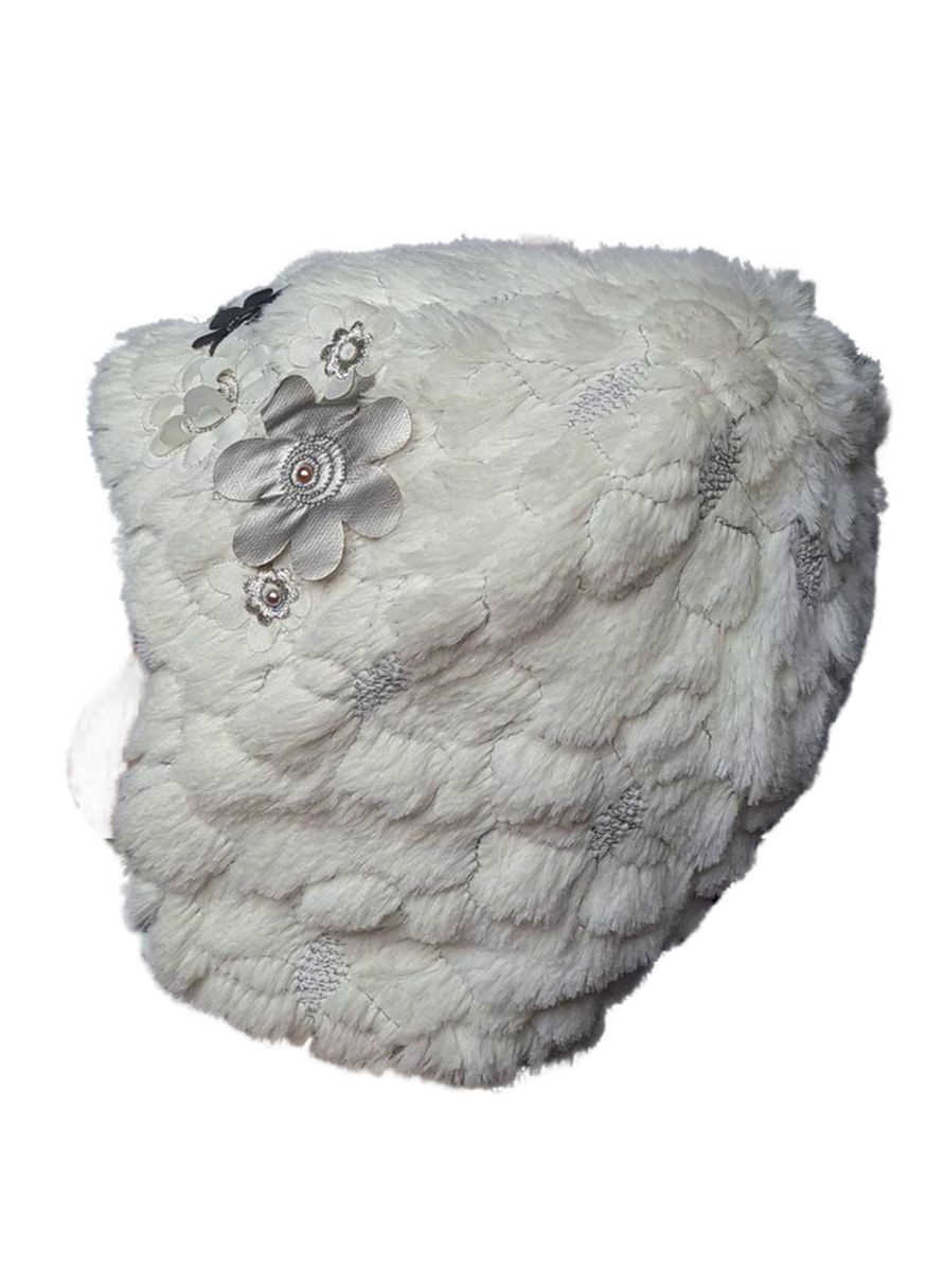 Зимняя шапка для девочки без завязок 27039 молочная Broel (305848424)