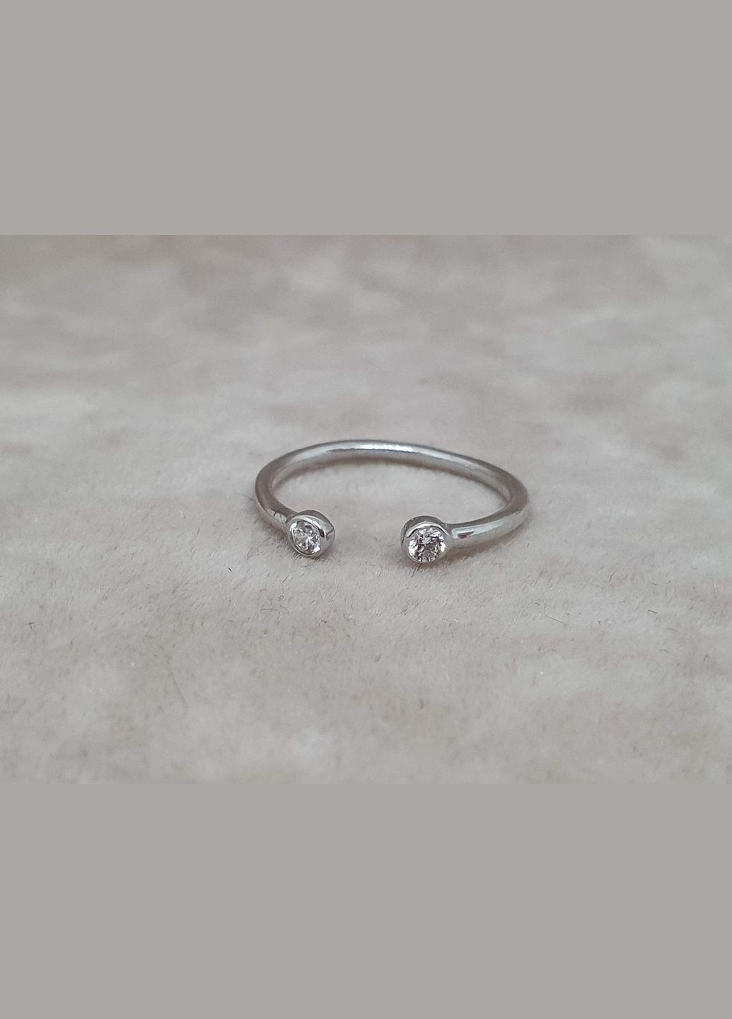 Срібне кільце з фіанітами. 901-00935 Qvaliz (322578657)