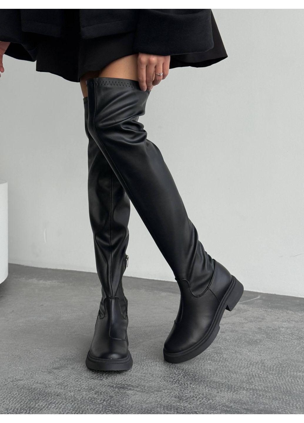 Черные осенние черные ботфорты No Brand