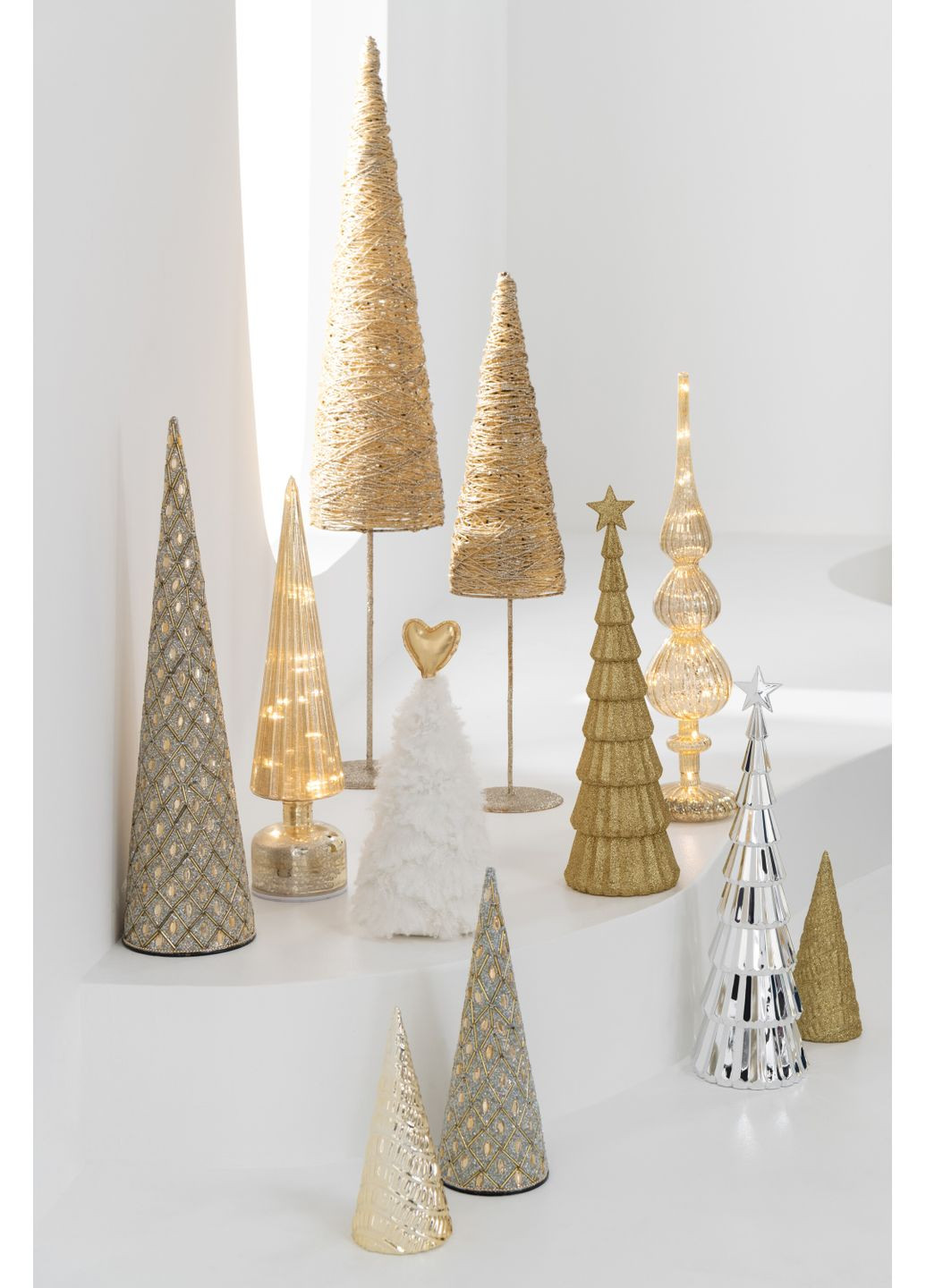 Ялинки металеві золотого кольору комплект із трьох (56439) J-Line (370051298)