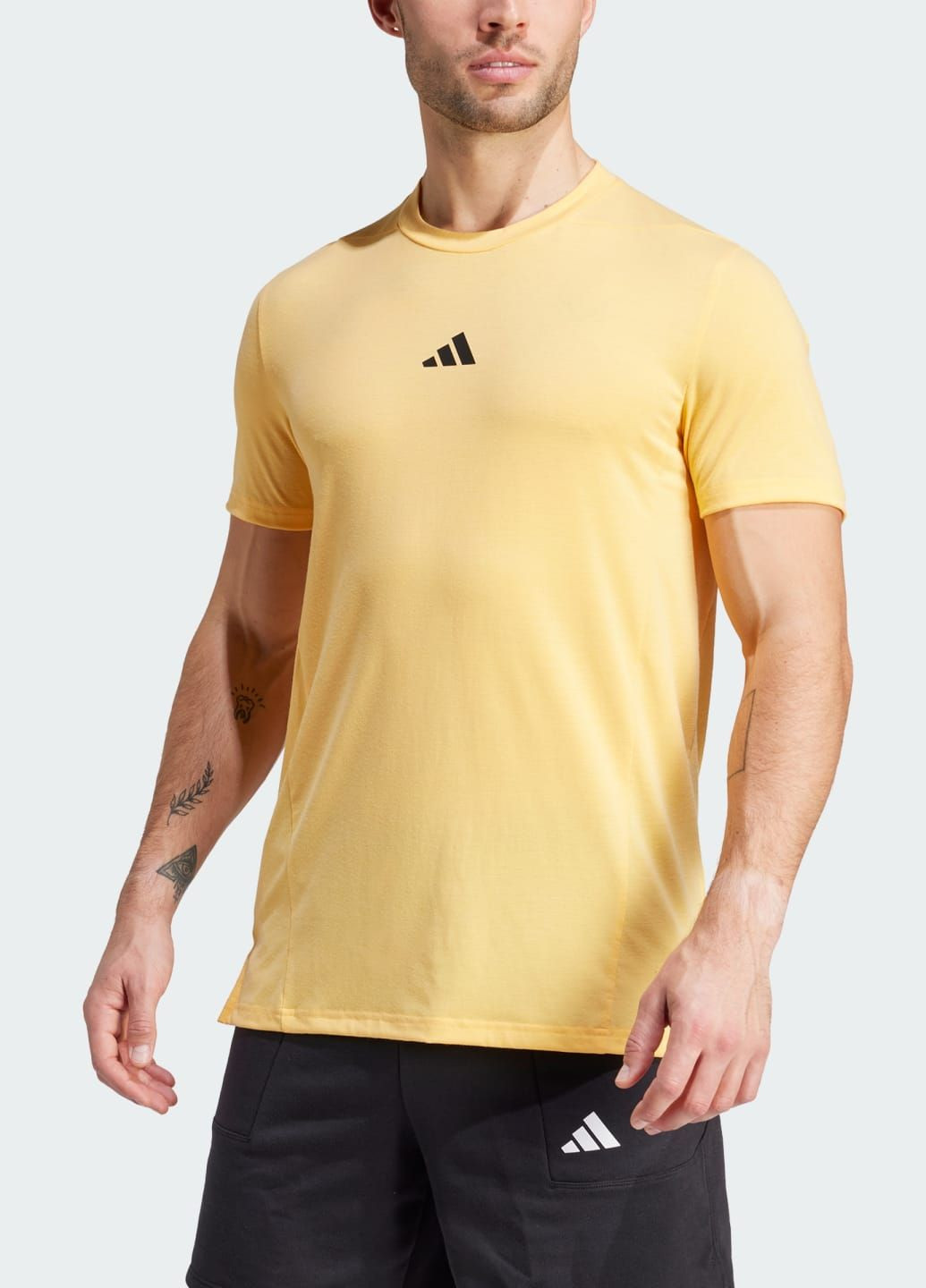 Оранжевая футболка designed for training workout adidas