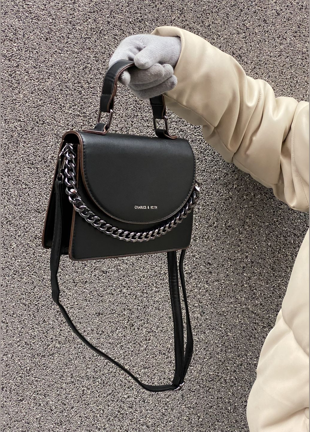 Женская сумка кросс-боди с цепочкой на ремешке черная No Brand (285794905)