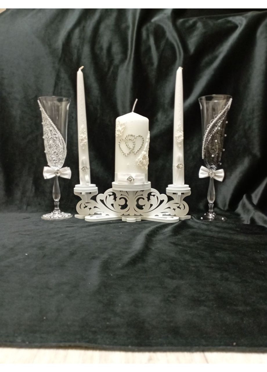 Набор свадебных бокалов черно-белые, белые свечи и подсвечник. No Brand (369162614)