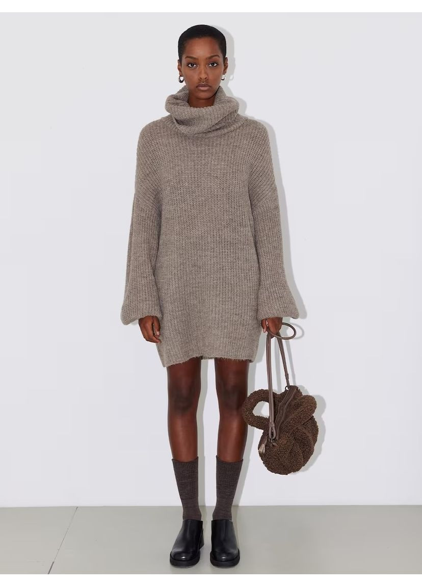 Бежевый свитер LeGer