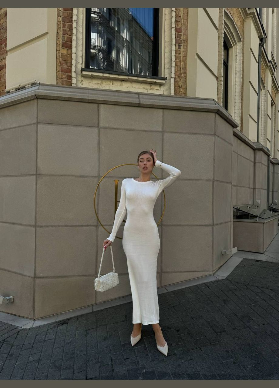 Молочное нежное молочное платье-макси из рубчика с длинным рукавом, трендовое утеплённое приталенное платье в размере 42-46 No Brand однотонное