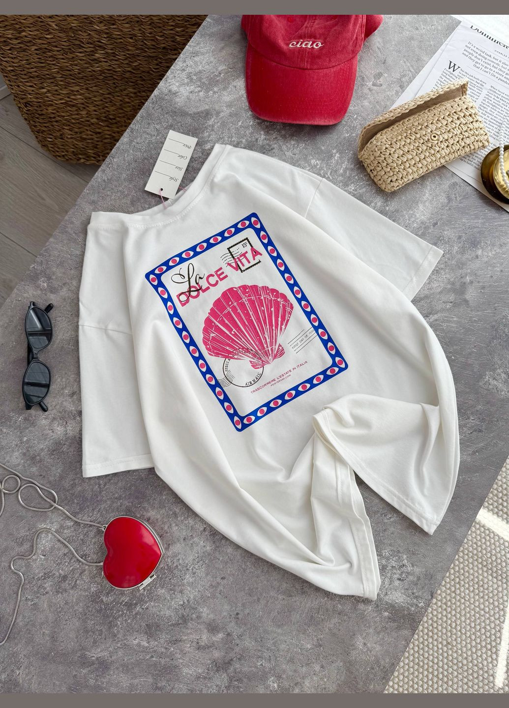 Жіноча футболка з цікавим принтом Adelante - (341679835)