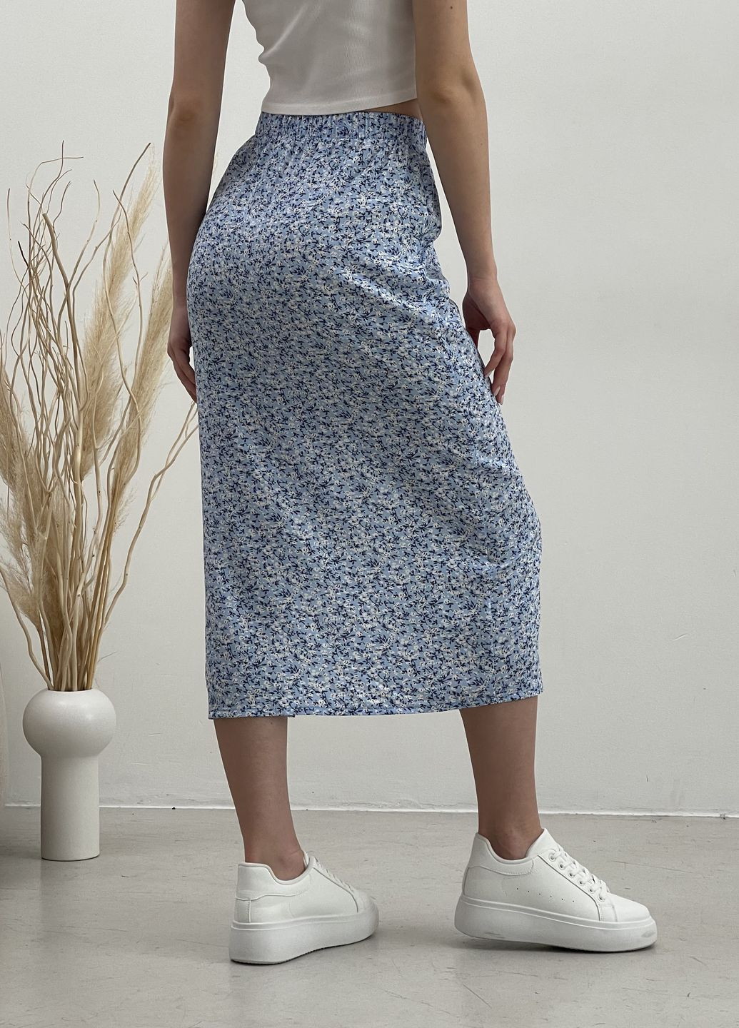 Довга літня жіноча спідниця в квіточку з розрізом із штапелю Merlini Лакко (292577041)