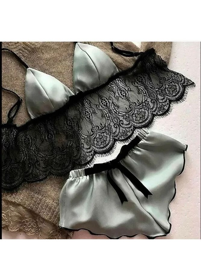 Серебристая женская стильная атласная пижама регулируется крючками сзади. женская атласная пижама с топом и шортами. China