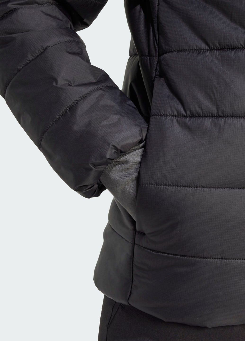 Чорна демісезонна куртка terrex multi essentials climawarm insulated hooded adidas