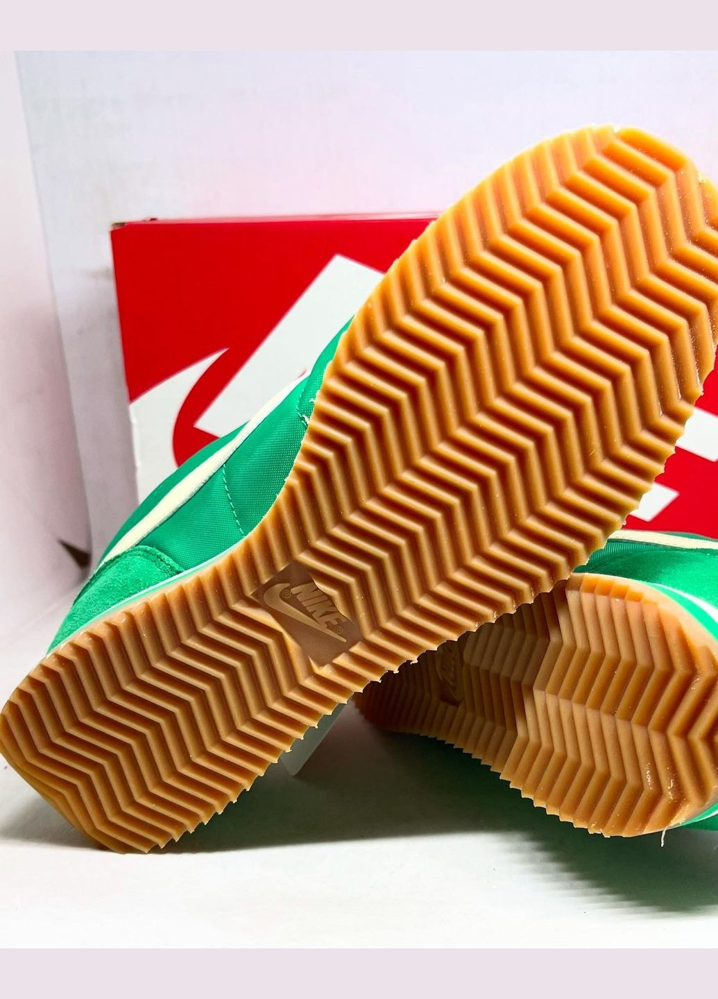 Зеленые кроссовки унисекс Nike w cortez txt