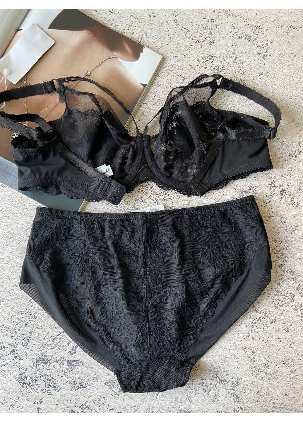 Чорний жіноча чорна білизна комплект на чашку d з портупеєю Lanny Mode