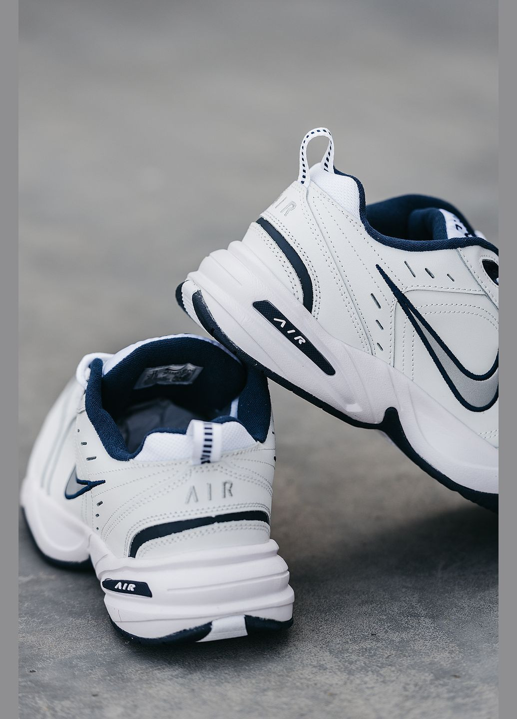 Білі Осінні кросівки чоловічі Nike Air Monarch IV