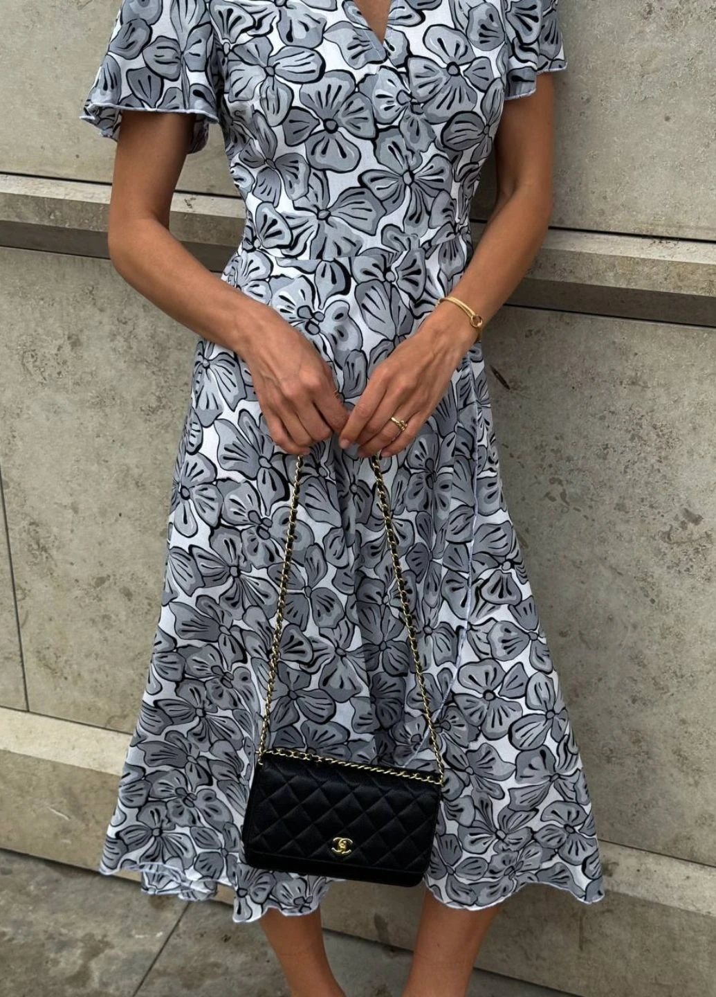 Сіра повсякденний сукня міді на запах на запах Україна з квітковим принтом