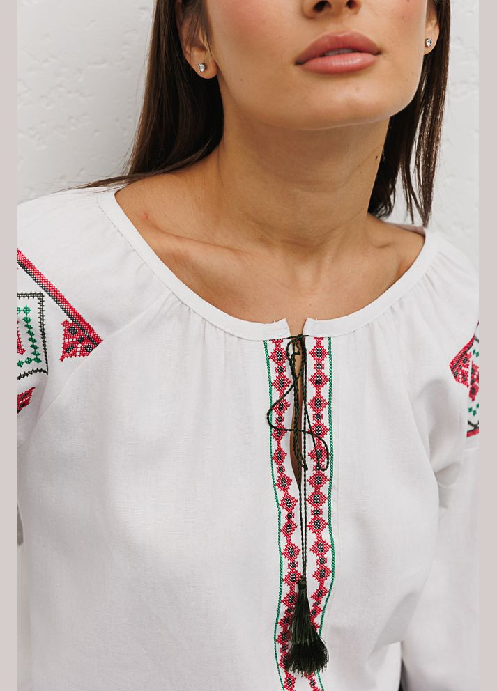 Женская вышиванка белая с маками крестиком на рукавах Arjen (289787672)