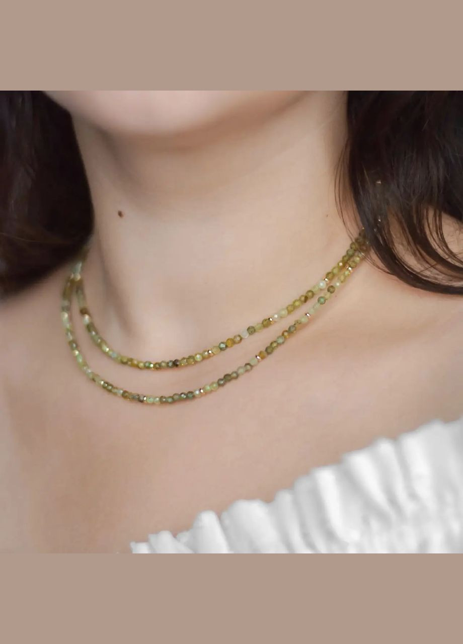 Чокер натуральний камінь Гранат зелений +вставки гіп-ний сплав колір золото d-3мм+- L-40-45см No Brand гранат латунь золото (316091272)