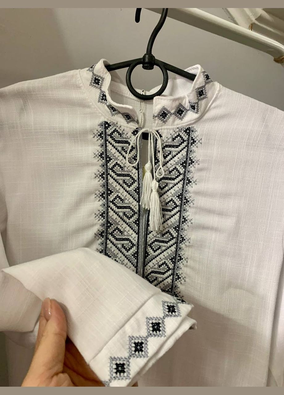 Біла біла вишиванка для хлопчика з чорно-сірою вишивкою бавовна (305412140)