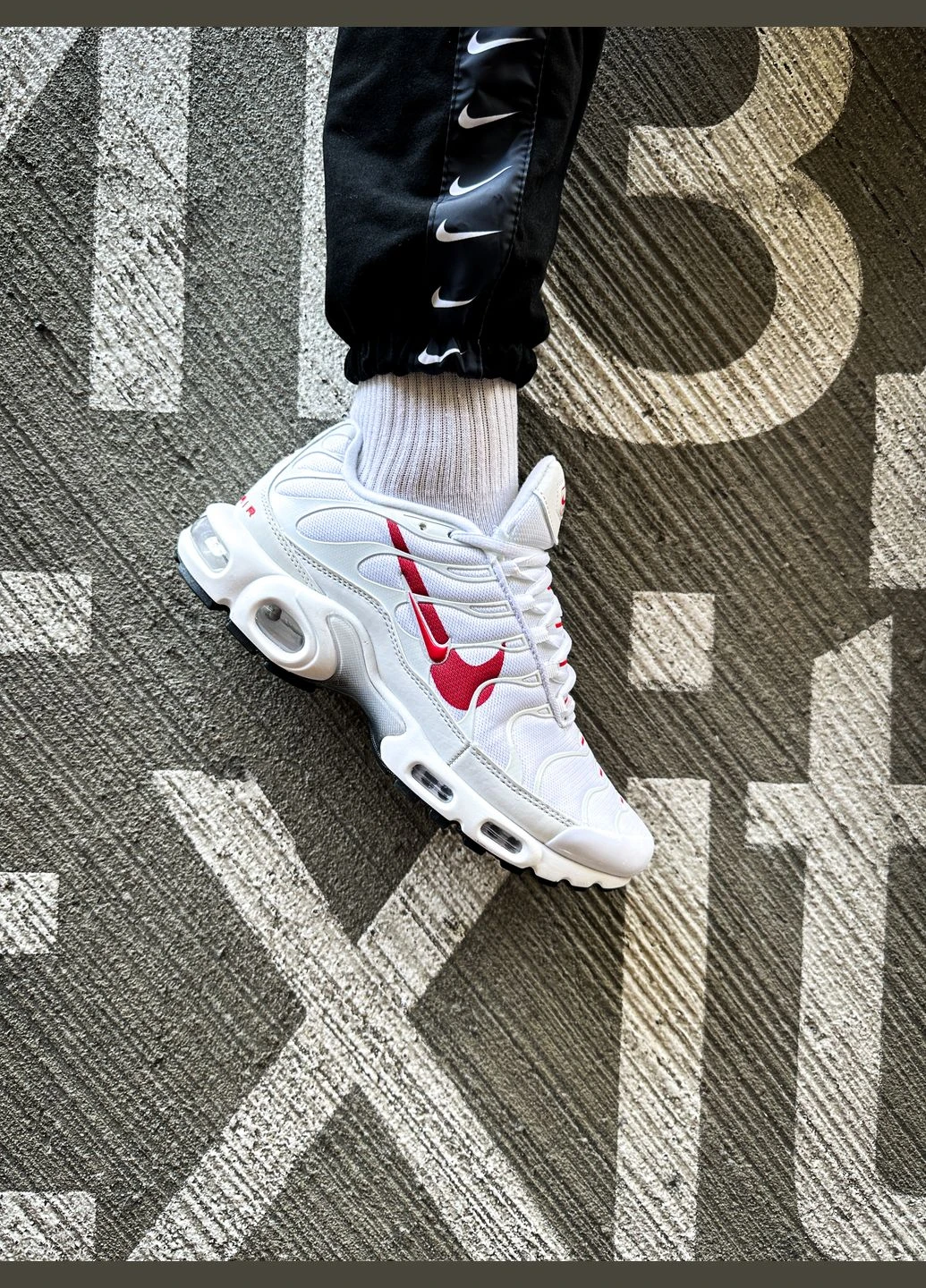 Білі кросівки чоловічі nike air max tn plus white red | найк аір макс тн плюс білі червоні всесезон No Brand