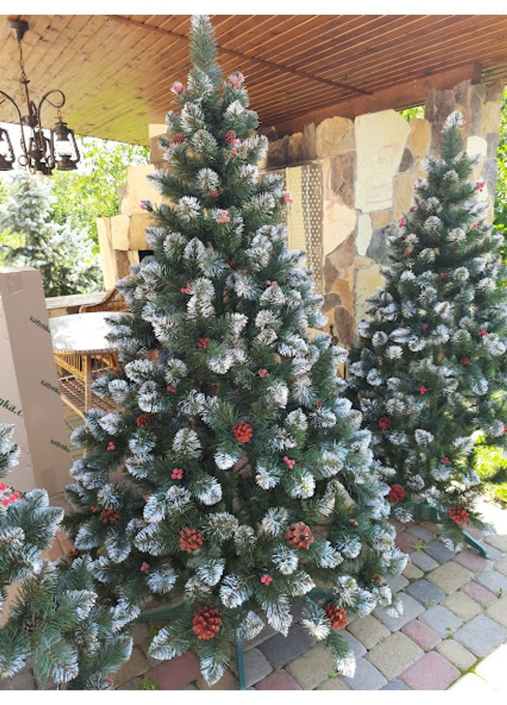 Елка Кармен с шишками и красной калиной 2,50м Зеленая елка искусственная с натуральными шишками и подставкой Xatynka (363057929)