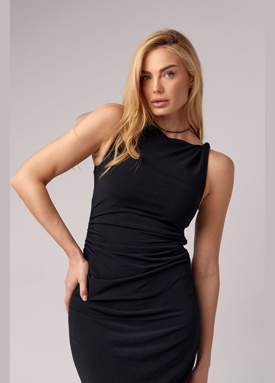 Чорна ділова силуетна сукня міді без рукавів з драпіруванням - бежевий Lurex