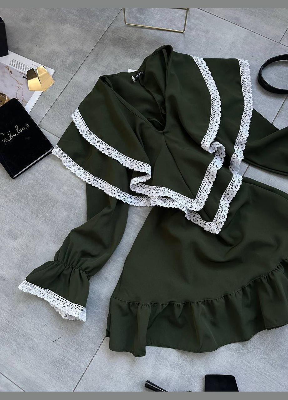 Оливкова (хакі) святковий сукня міні з пишними оборками та мереживом MonCher