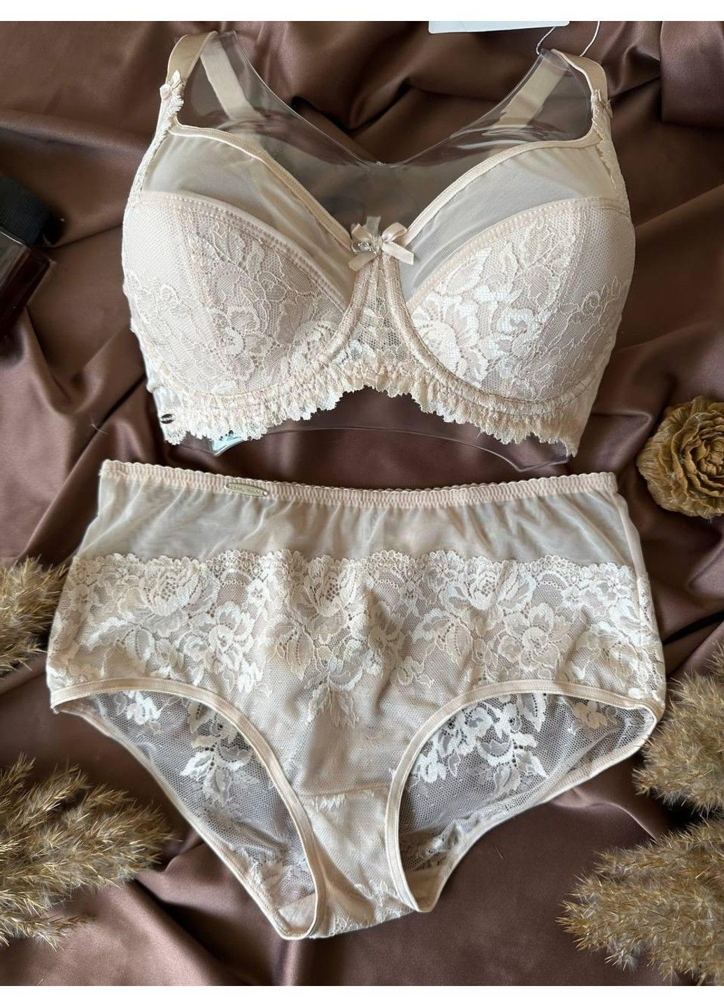 Бежевий комплект бюстгальтер + трусики макси 11153 бежевий Lanny Mode