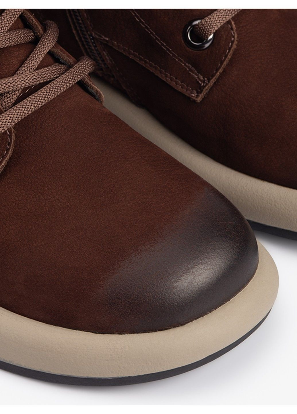 Осенние женские ботинки на низком ходу 1101652 Buts из натурального нубука