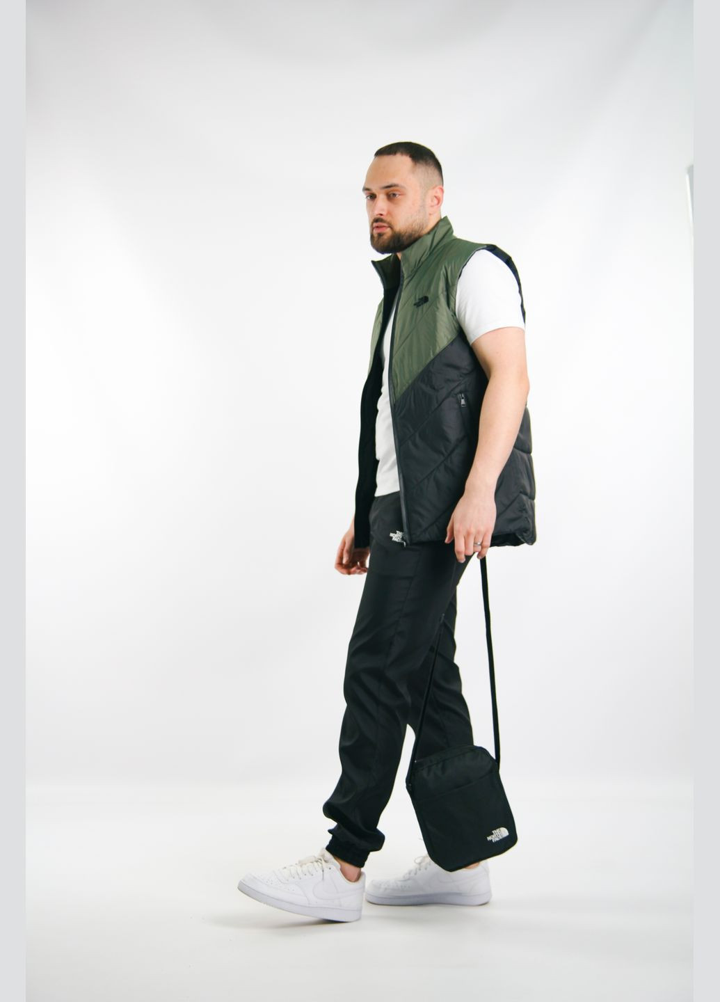 Оливковий (хакі) демісезонний комплект чоловічий "clip": жилетка хакі-чорна + футболка біла + штани "president" чорні. барсетка у подарунок! No Brand