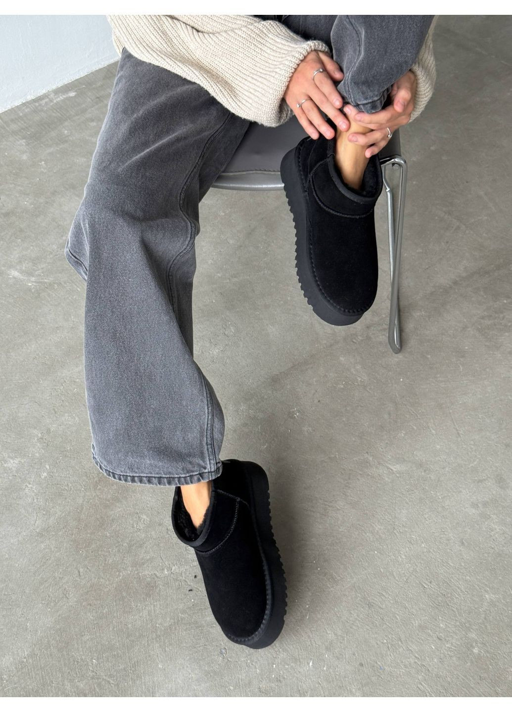 Женские черные угги, натуральная замша, мех, ультракороткая модель No Brand (366091799)